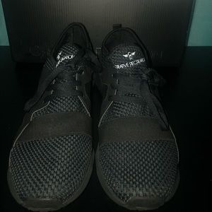 Athletic sneakers 👟